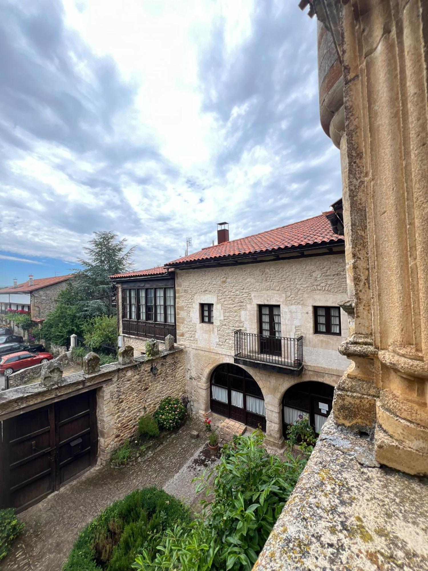 Palacio De Los Alvarado En Las Merindades El Ribero Exterior foto